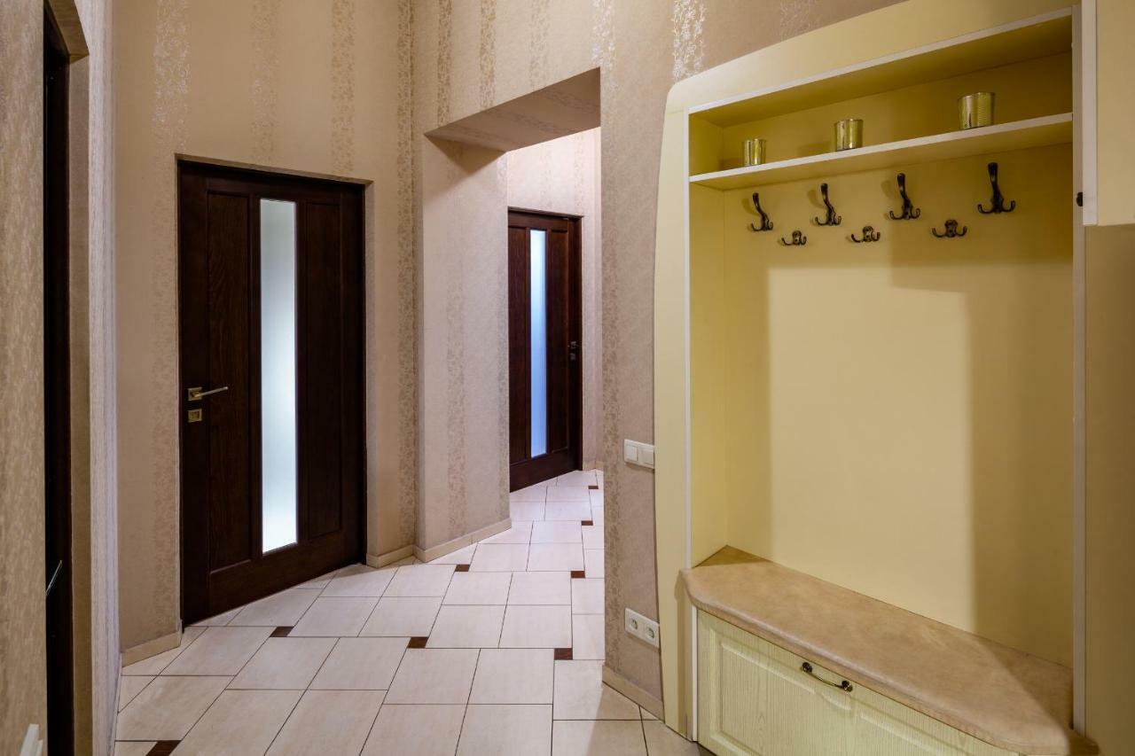 Alfa Apartments Kniazia Romana 11 Lviv Kültér fotó