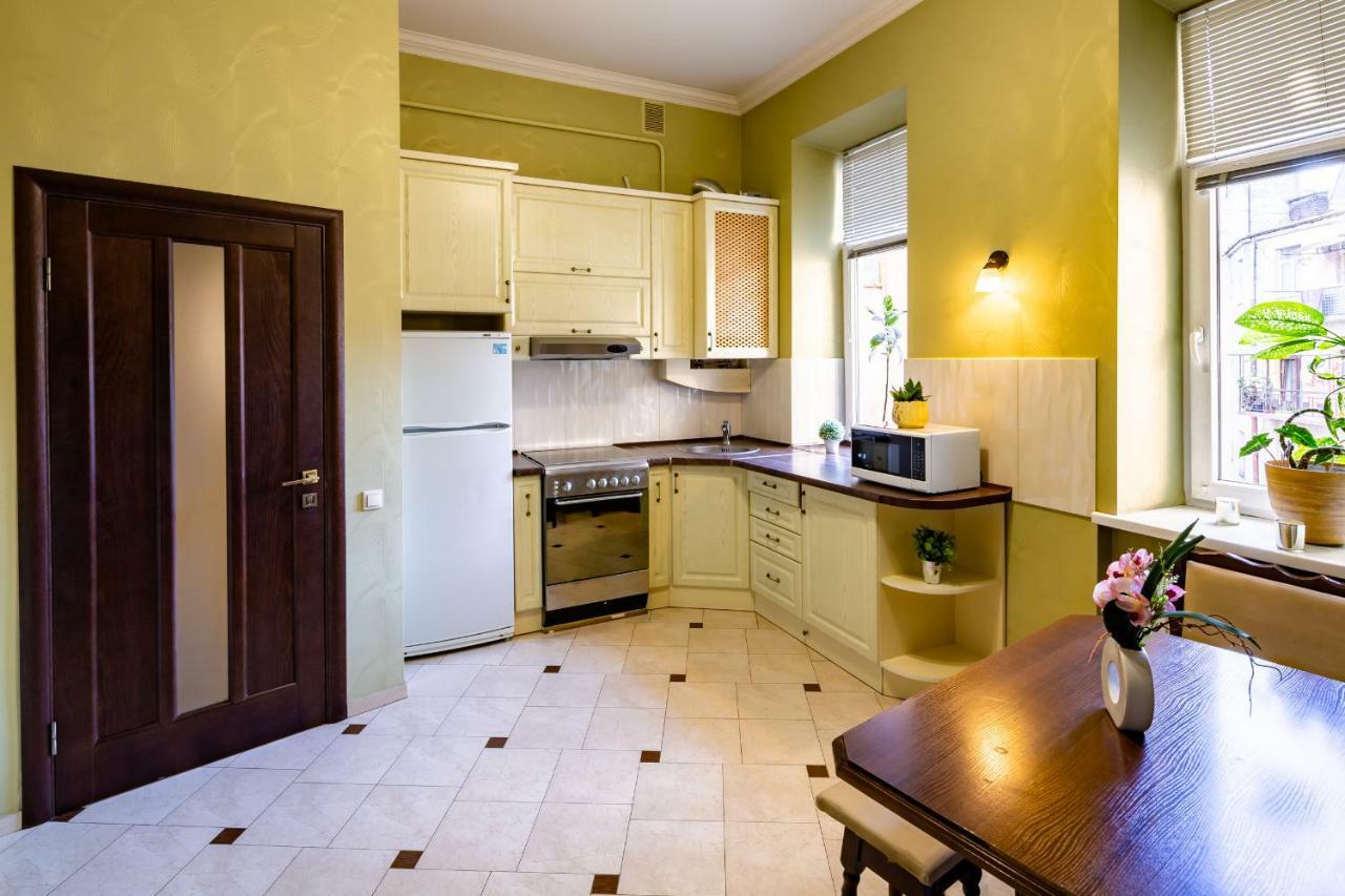 Alfa Apartments Kniazia Romana 11 Lviv Kültér fotó